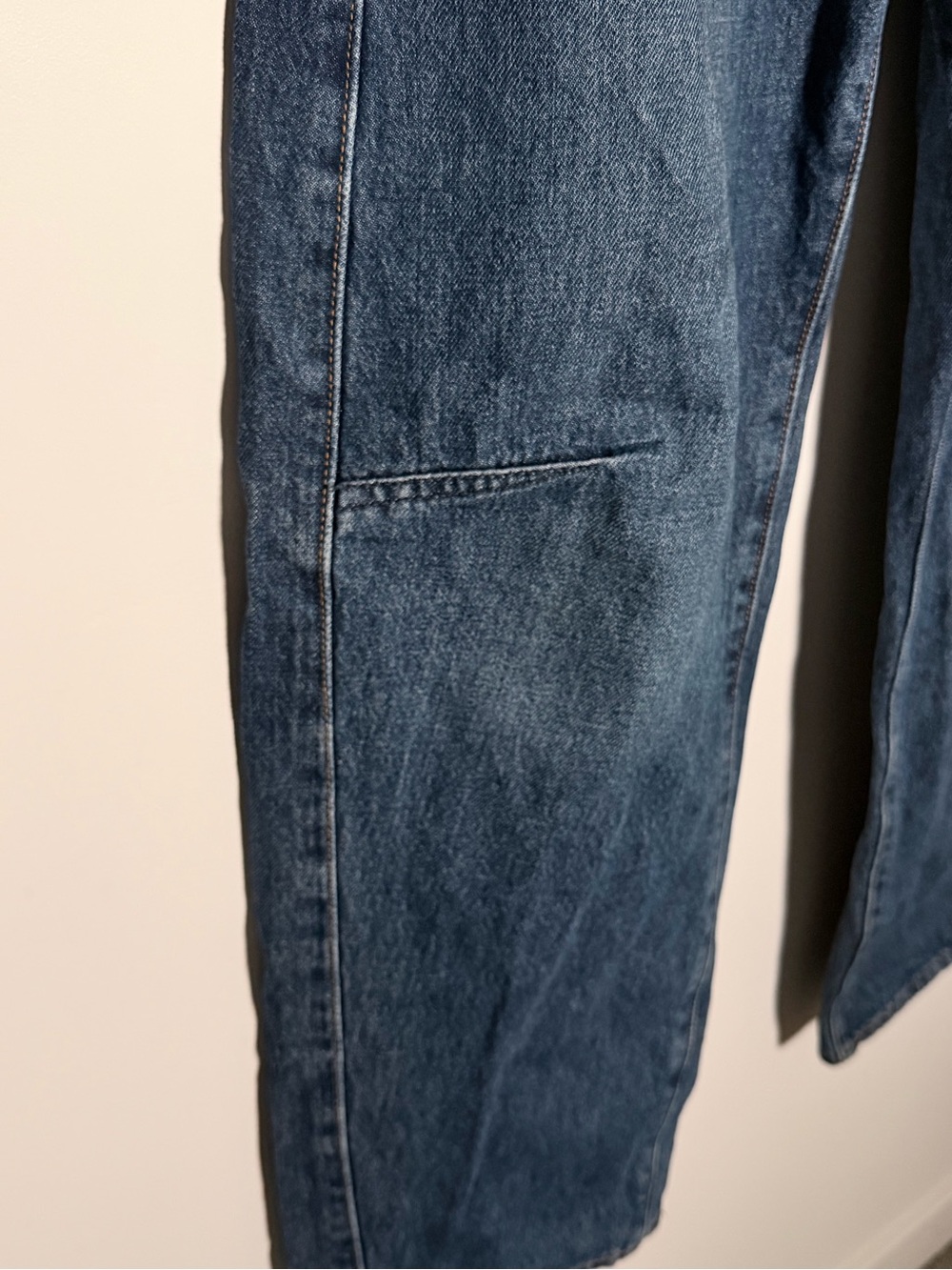 Levi's Women's Cinch Waist Barrel Jeans - Picture 10 of 15